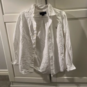 Ralph lauren skjorta  - Hej säljer denna skjorta från Ralph lauren i storlek 16 som motsvara xs ungefär pris ej hugget i sten 