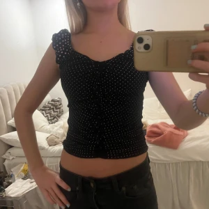 Prickig topp  - Jätte söt prickig topp 