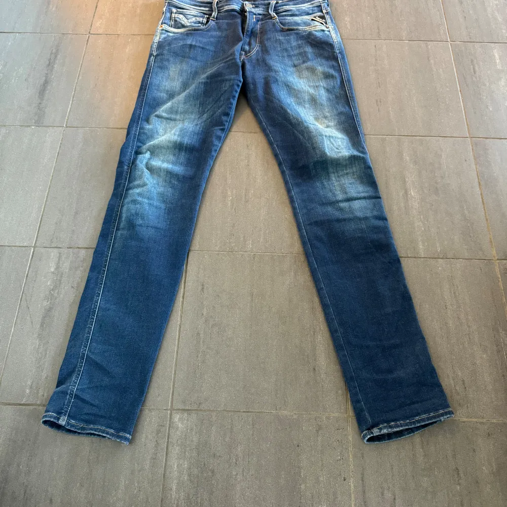 // Replay anbass jeans | Grymt skick | Nypris runt 2000 | Storlek W31 / L32 | Kontakta för fler frågor eller funderingar // Deluxe Closet. Jeans & Byxor.