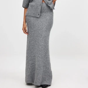 Stickad kjol  - Stickad kjol från NAKD, aldrig använd 🩷slutsåld på hemsidan, nypris 600