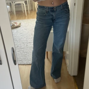 Low Waist Levis Jeans - Bra skick, storlek 38/M. Nypris 1399kr 💙