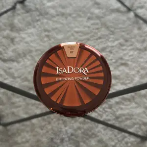 Säljer min isadora bronzing powder i färgen beach tan 07 då den inte är i min färg, helt oanvänd som ny 😍