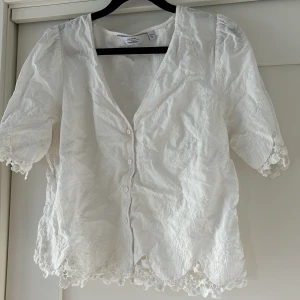 &Other stories topp - Såå söt topp från Other stories, i storlek 44🤍🤍