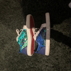 Loubss - Säljer dessa loubs. Priser är så lågt för att det är så extremt svårt att sälja. 2 ägare innan. Inge box, inge kvitto. Väldigt säker på att de är äkta. Tar gärna emot byten! 6/10.