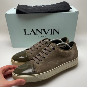 Lanvin skor  - Hej! Säljer nu dessa svin feta lanvin skor! Skorna är i toppskick skick! Har ett begränsat antal boxar, dust bag och extra skosnören. Hör av dig vid frågor eller likande 