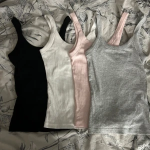 Gina tricot linnen - Säljer dessa fyra linnen från Gina tricot, går att köpa styckvis. 1 för 45kr och alla för 190kr. De är använda en gång och är i super skick!❤️Färger: svart, grå, rosa och vit