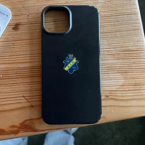 AIK mobilskal - AIK mobil skal från mubello tror jag det heter fick den i julklapp men va fel telefon skal DEN ÄR TILL IPHONE 14
