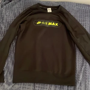 Svart Nike Air Max tröja - Den är använd Max 5 gånger 