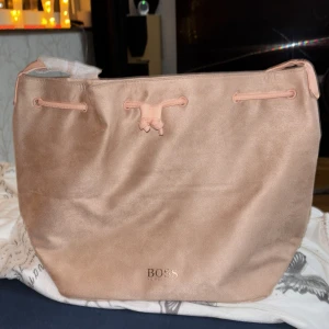 Hugo Boss väska - Helt ny