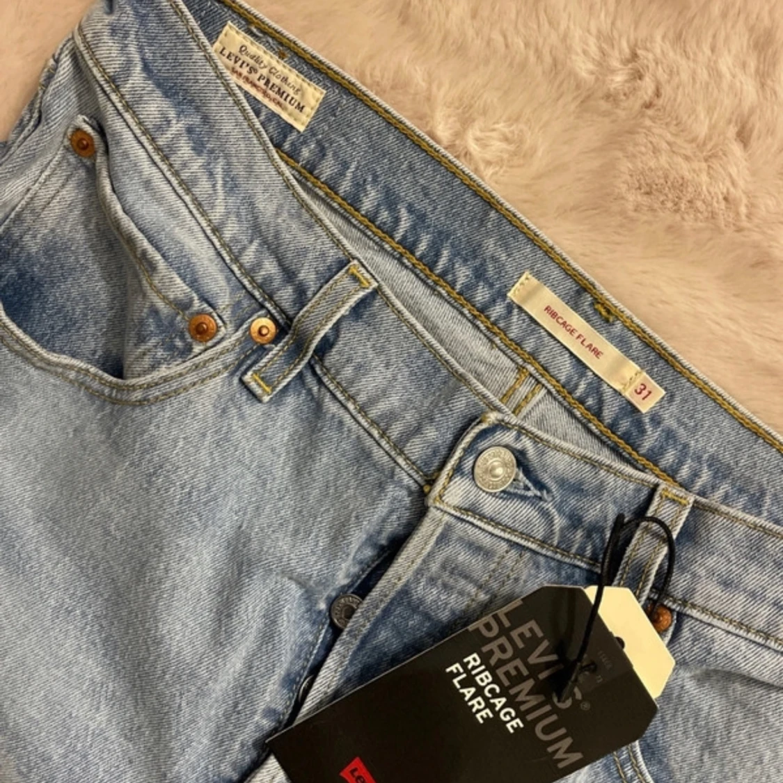 Levis Ribcage Flare Jeans - 91