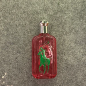  Ralph Lauren Parfym - Har använt lite, se bild :)                                                      100ml 