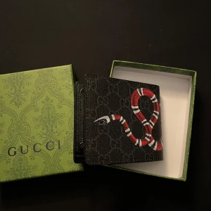 Gucci korthållare - Oönskad julklapp, kanske passar nån annan möjligtvis?
