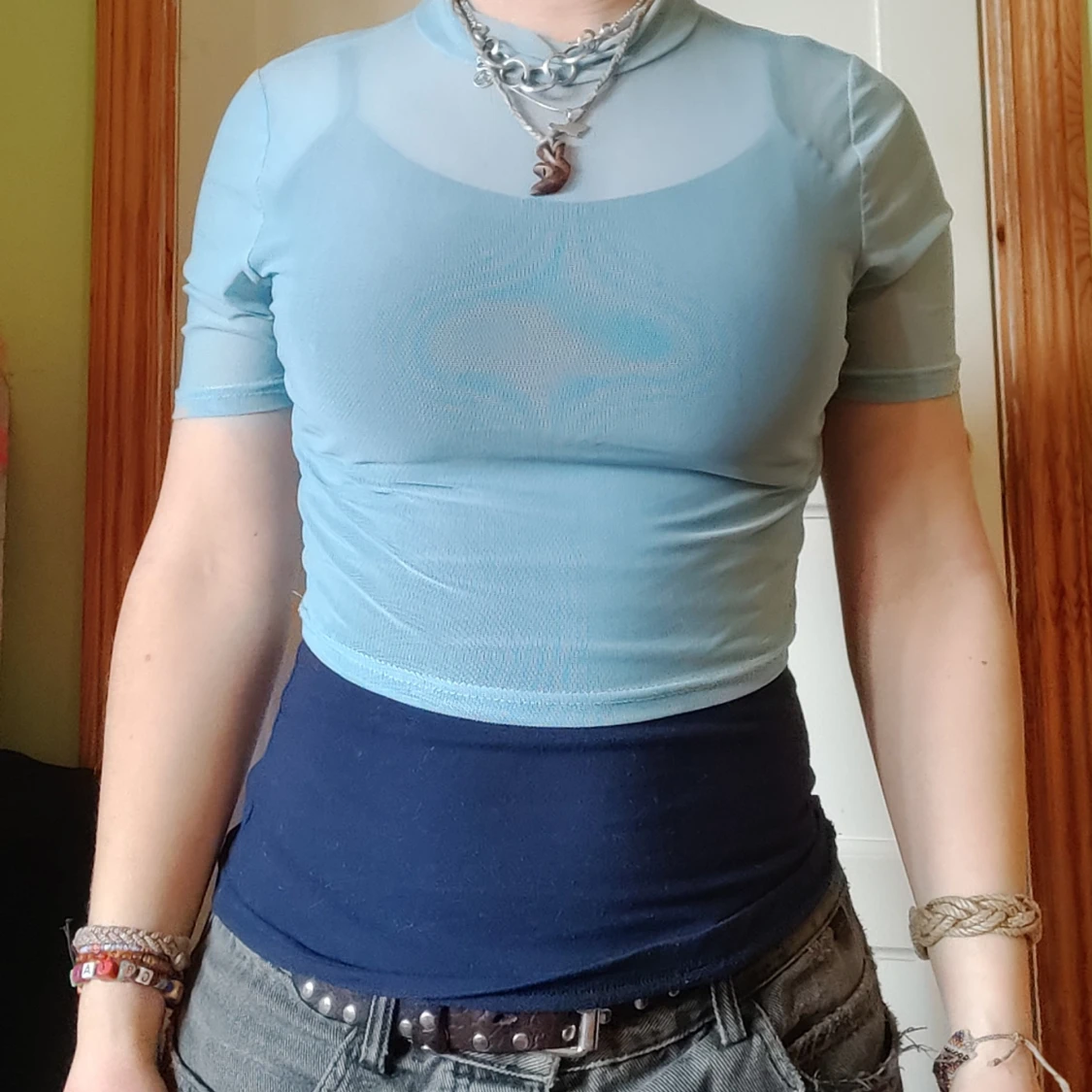 Ljusblå mesh polotopp