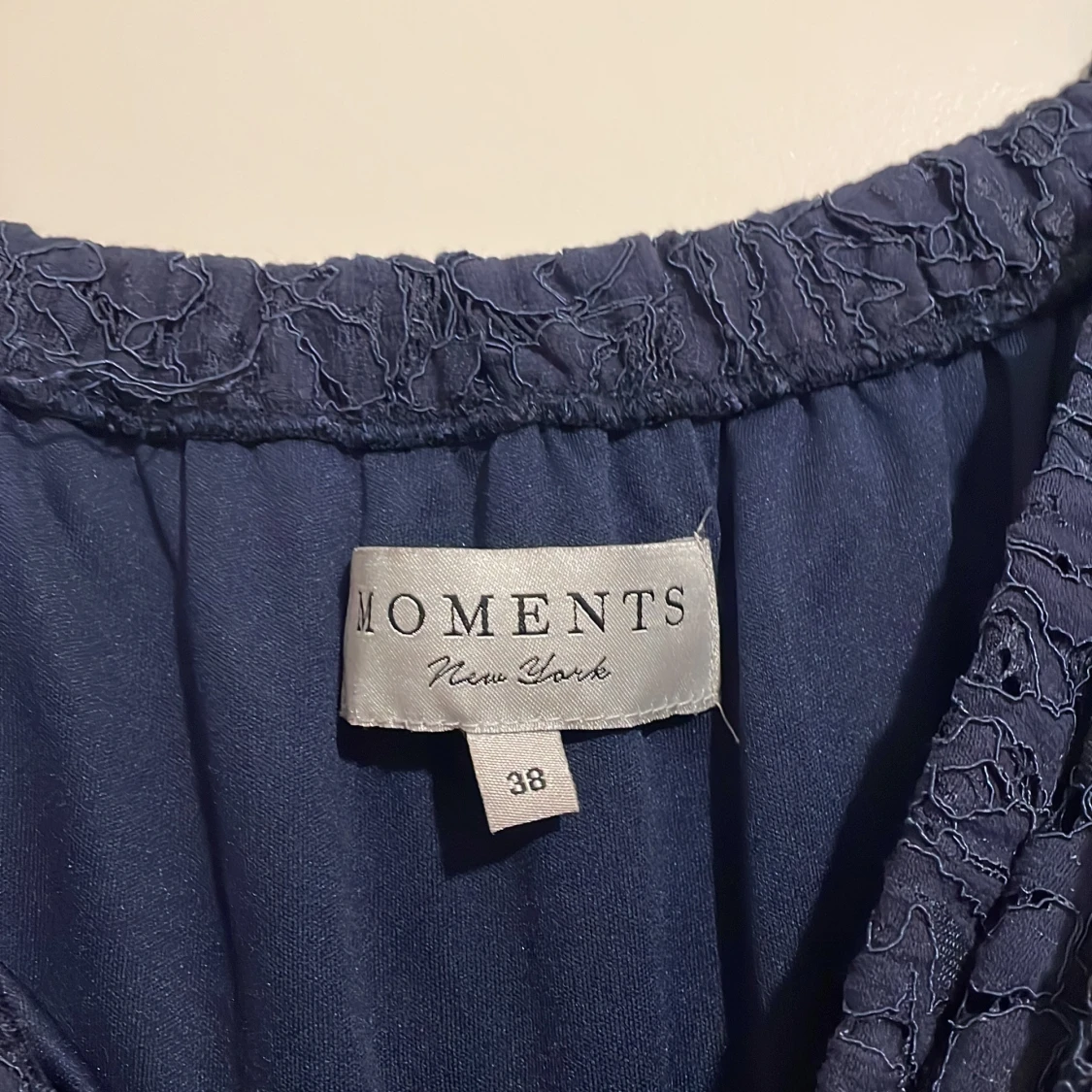 Marinblå spetsklänning - 93