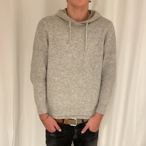 Kashmir hoodie  - Säljer nu min feta Kashmir hoodie, skick 10/10 storlek M. MVH store 101.