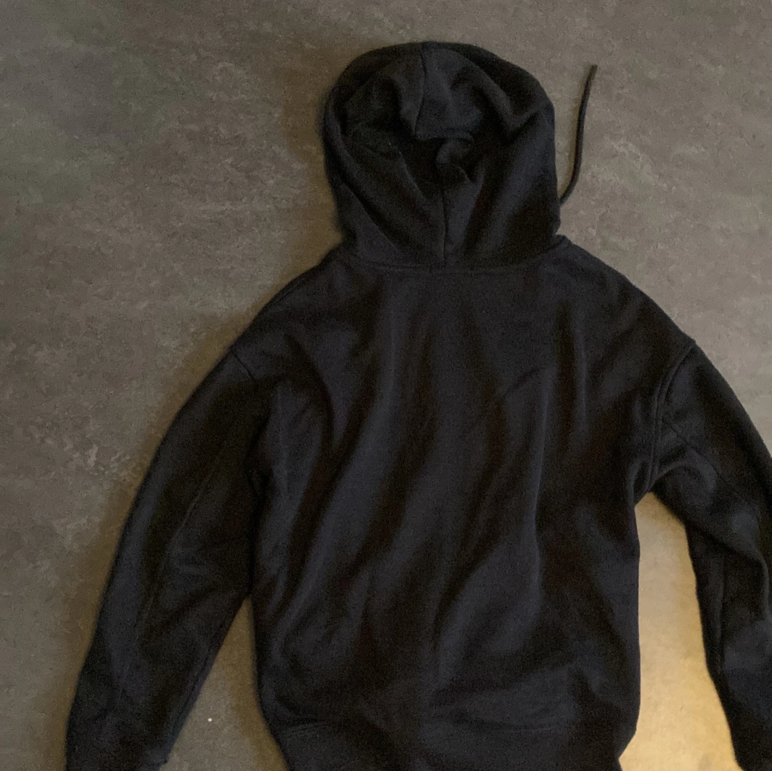 Svart hoodie från Amisu - 92