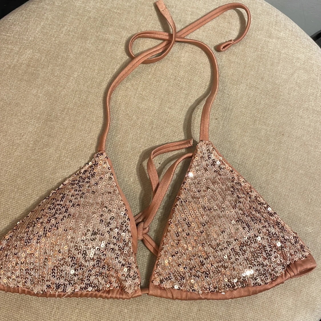 Brun glittrig bikiniöverdel från Calzedonia