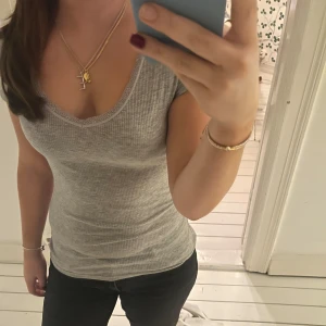 Grå topp - Superfin t-shirt från Hunkenmöller! 🌸