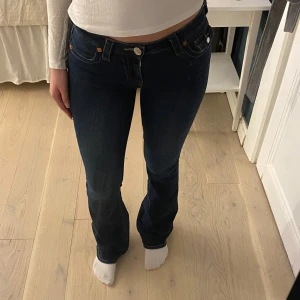 True Religion jeans  - Jeans från True Religion storlek 25W passar mig som är 170 och bär 36 i andra jeans 