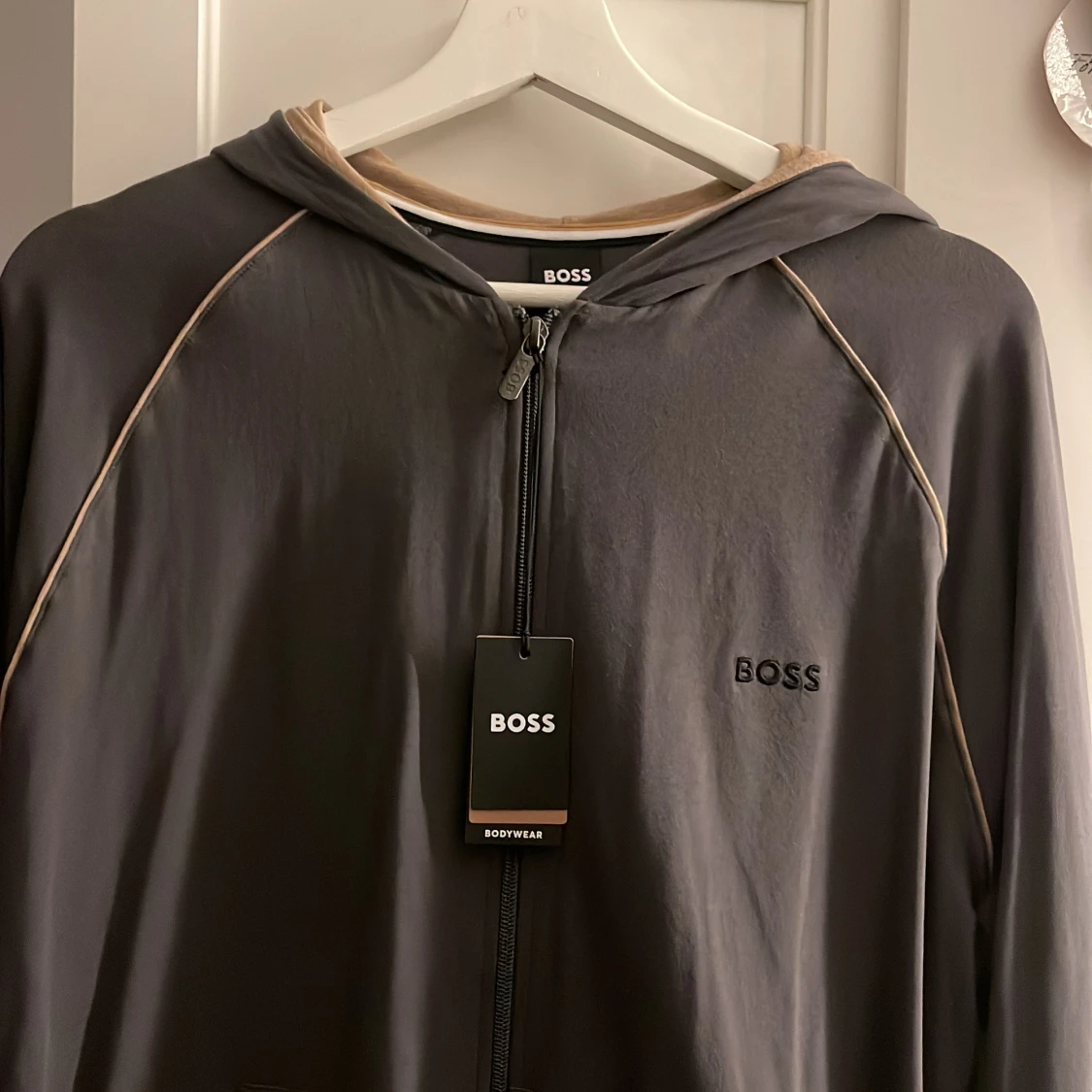 Grå hoodie från Boss