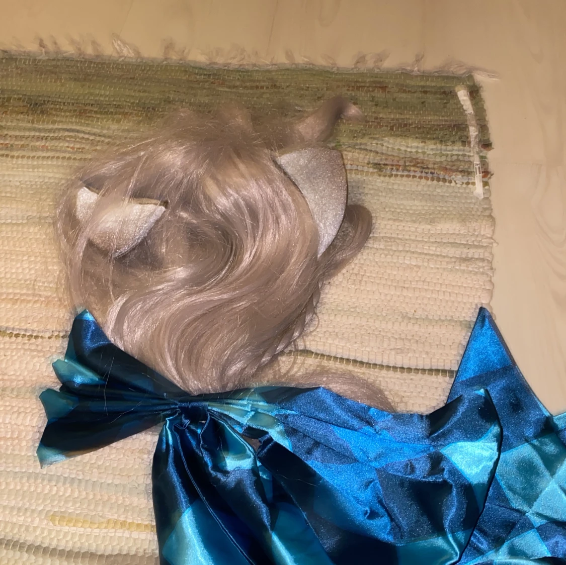 Grå peruk med blå rosett Lynette Genshin impact Cosplay - 90