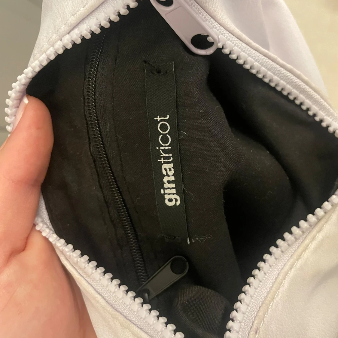 Ljuslila axelväska från Gina Tricot - 91