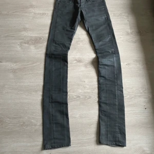 Hysteric Glamour  - Svarta waxed hysteric glamour byxor,  Är it hundra på att sälja men släng iväg bud 🫡