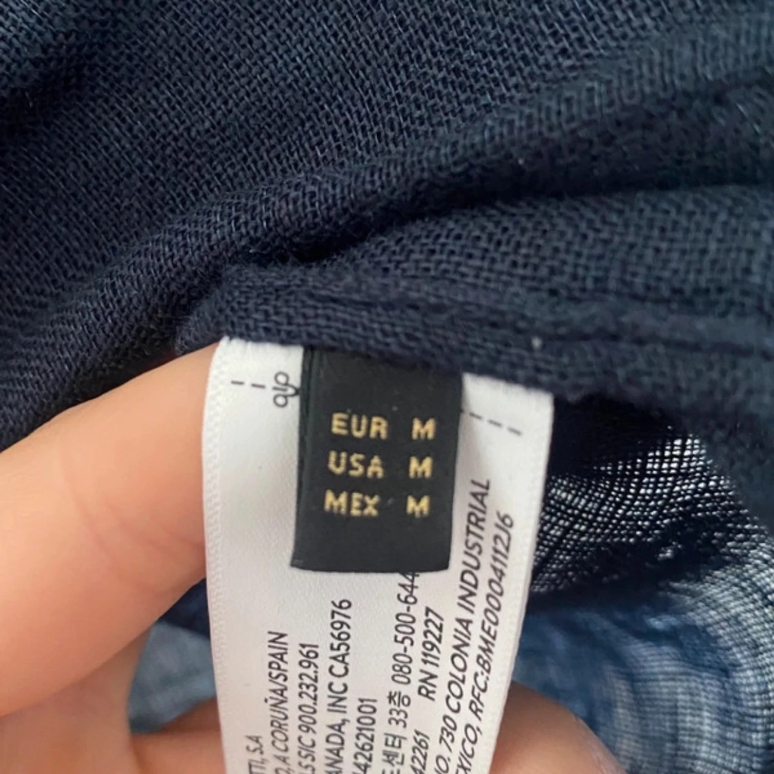 Mörkblå linneskjorta från Massimo Dutti - 91