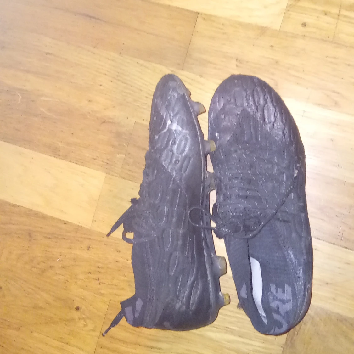 Svarta fotbollsskor från Puma - 90