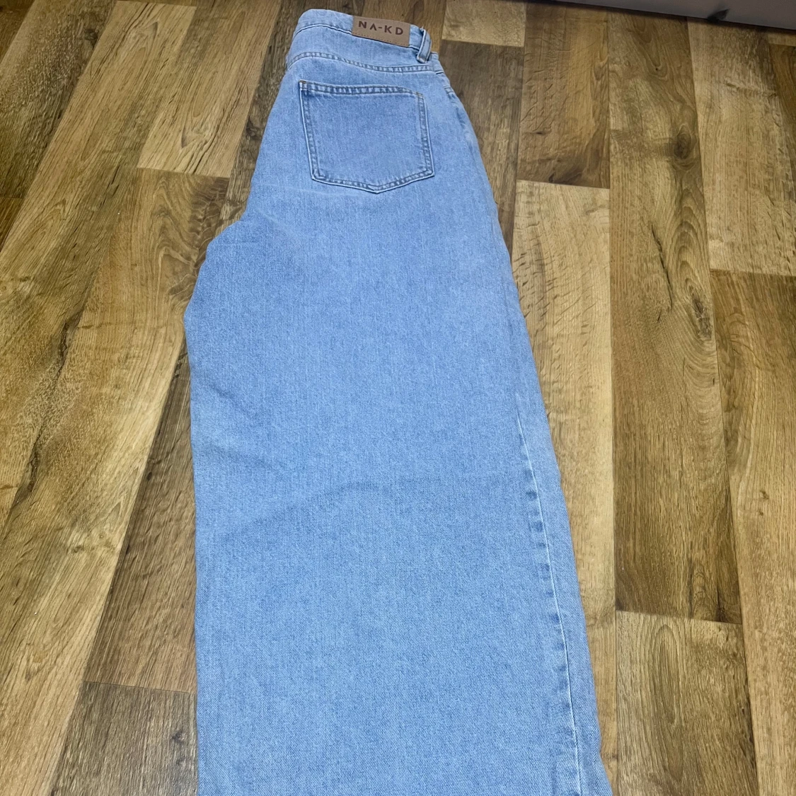 Ljusblå jeans från NA-KD - 90