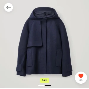 Arket kappa - Säljer nu min jättefina kappa från arket, den är sparsamt använd och i fint skick💗hör gärna av er med eventuella frågor