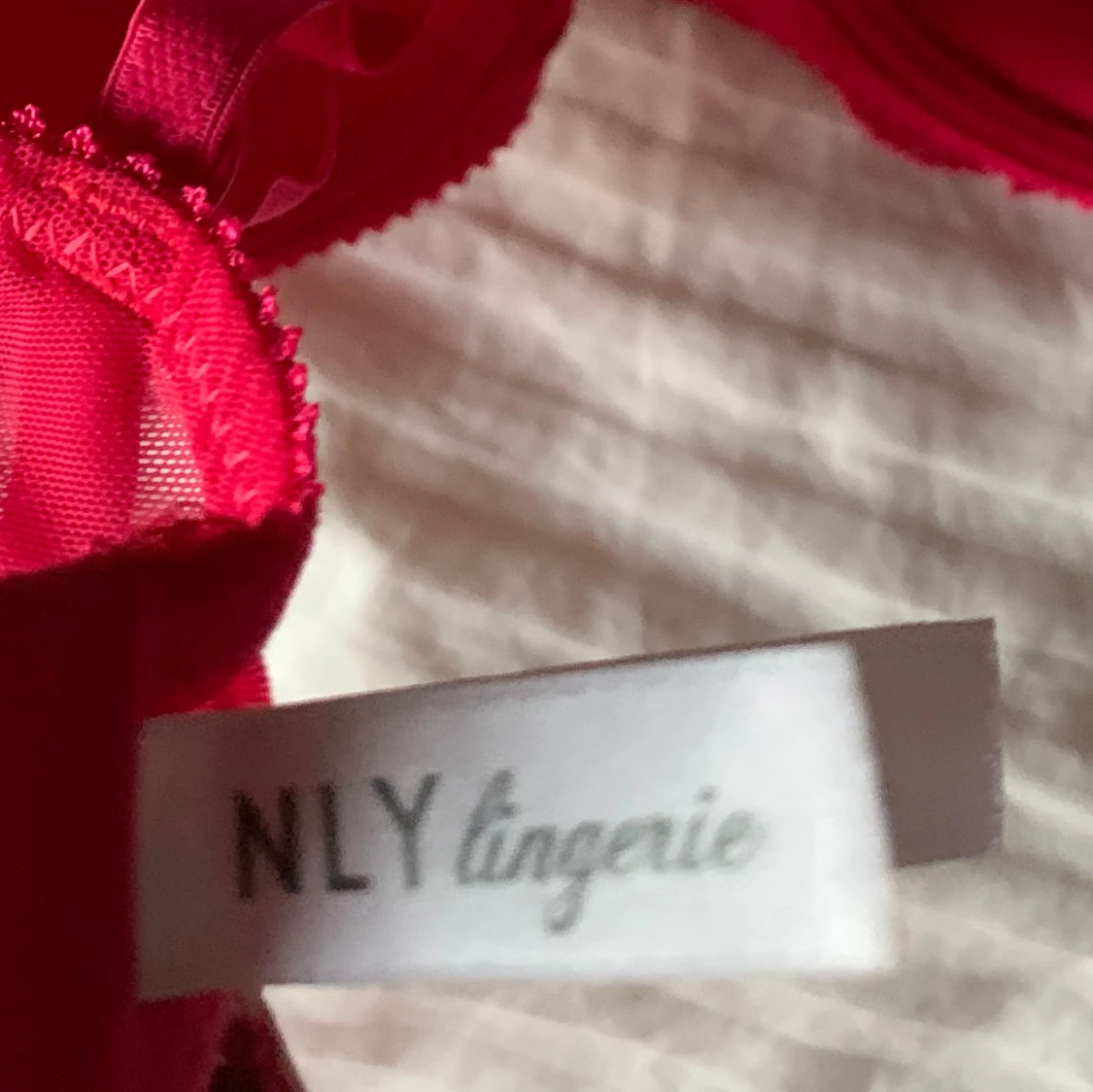 Rosa/röd bh från Nelly - 91