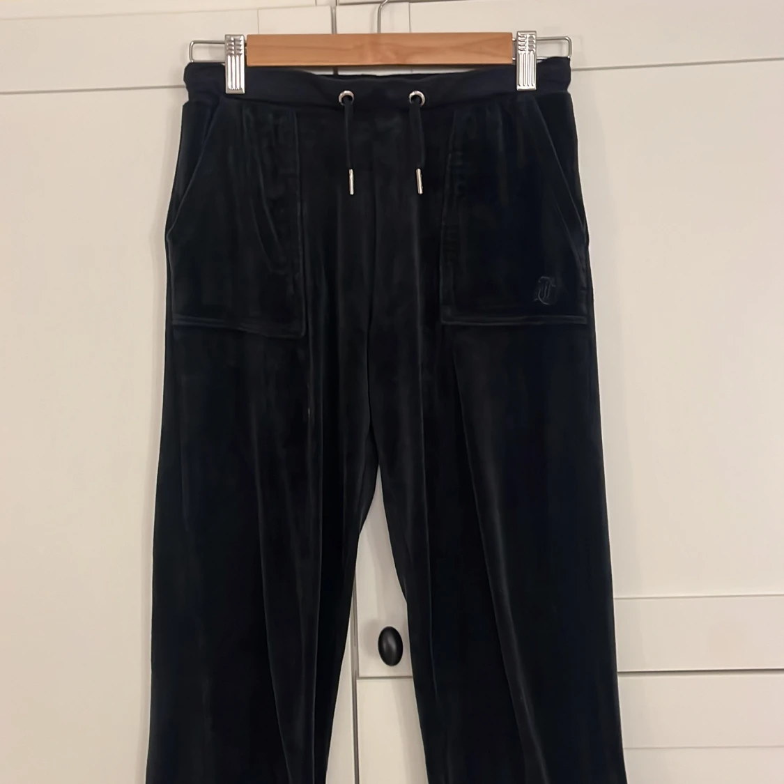 Mörk blåa Juicy Couture byxor