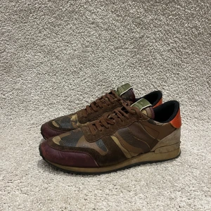 Valentino rockrunners - Feta rockrunners i bra skick. Storlek 43 skriv om du har någon fundering💫💫❄️ (12)