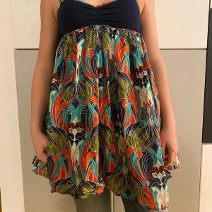 Tunika från top shop kate moss collab  - Jätte fin tunika från topshop (collab med Kate Moss) som inte kommer till användning. Kan användas som klänning och tröja.
