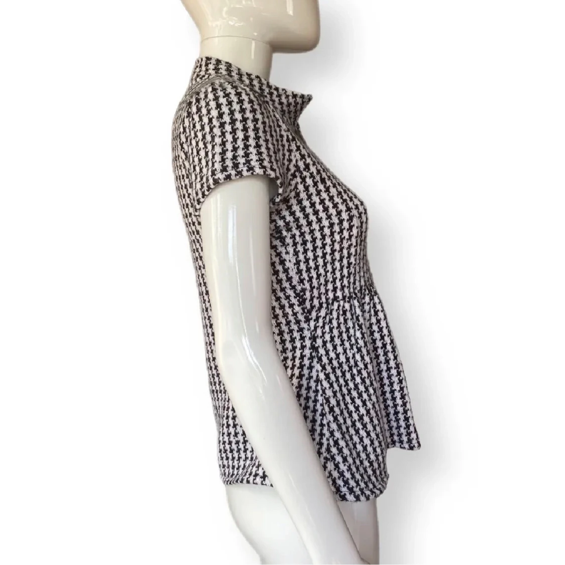 Stickad peplumtopp med knappar - 90