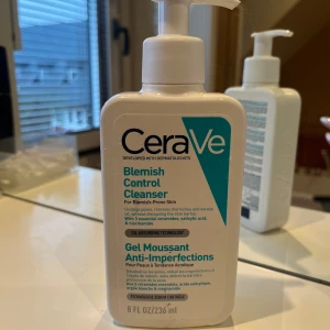 CeraVe Blemish Control Cleanser - Viral cleanser mot orenheter och utbrott. Säljs då den ej passar min hy. Använt cirka 1/3 av produkten därav lågt pris. 