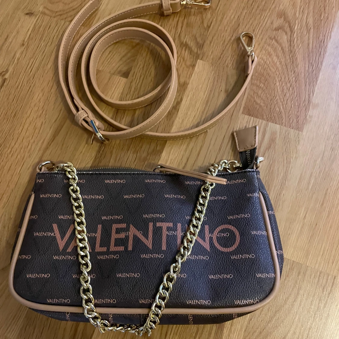 Brun axelväska från Valentino - 1