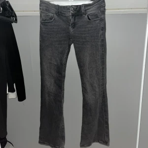 Gina Young Jeans 💖 - Perfekta jeans nu till vinter och vår, dem är använda men har inga defekter. Dem är sparsamt använda och jag säljer dem pågrund av att dem inte används 💕 - Priset kan diskuteras ( Helst snabba enkla köp )