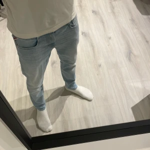 Replay Anbass jeans - Tjena! Säljer nu dessa as feta replay Anbass jenas. Skick 10/10 Inga defekter ingenting! Pris kan diskuteras 