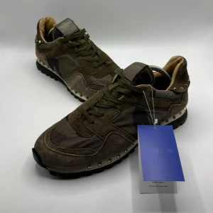 Valentino Rockrunners  - Valentino Rockrunners, passar storlek 44-45, hyfsat skick. Priset är ej hugget i sten, kom med förslag! Skriv vid eventuella frågor!