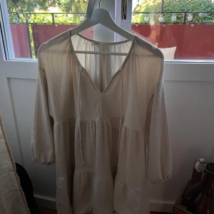 Klänning - Superfin klänning från Pull & bear. Storlek M