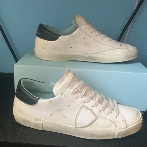 Phillipe model - Ett par skor från Phillipe model. Lite använda men nästan som nya. (Skriv vid funderingar eller om fler bilder)