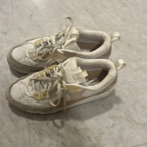 Nike Air Max 90 Futura st. 38 - Supersnygga Nike, sparsamt använda.