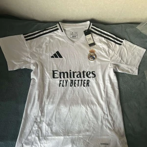 Real Madrid home fotbollströja/jersey - Helt ny