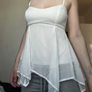 Shiffon strap top - Snörade smala axelband som man knyter själv