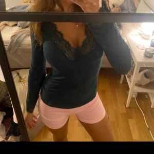 Populär tröja från intimissimi - Säljer då jag inte får någon användning för plagget, nästan aldrig använd💖