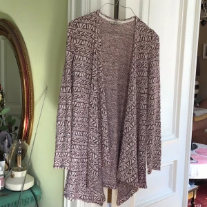 Tröja - Stickat mönstring omlott tröja ,strl S/M, från Bershka