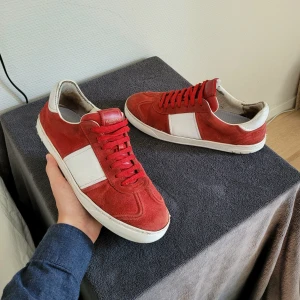 Valentino Flycrew - Extremt feta Flycrews! Cond 7/10, 14 nitar kvar! Utbytt innersula därav det låga priset! Enbart skorna