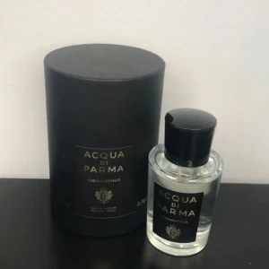 Acqua di Parma osmanthus  - Aqua di Parma osmanthus en fin doft köpt på kicks 20 av 20 ml kan byta men helst sälja boxen ingår skriv om ni är intresserad 